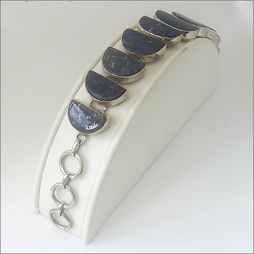 Traditional Indian Bracelet in Lapis