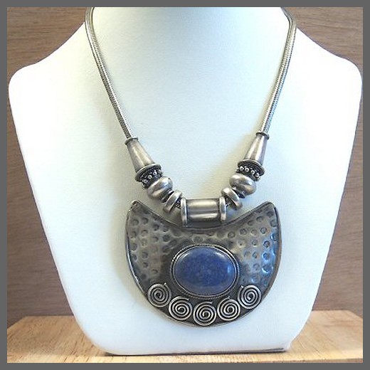 Traditional Indian Oval Pendant Necklace with Lapis