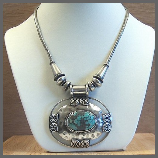 Traditional Indian Oval Pendant Necklace with Turquoise